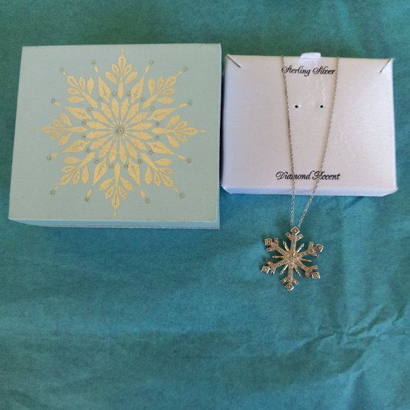 NIB Diamond SS Snowflake Pendant Necklace Sterling Silver - Picture 4 of 7